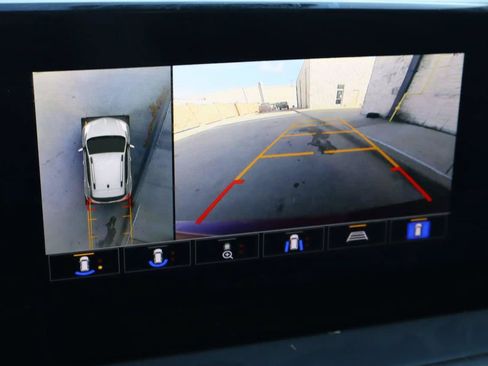 Used 2024 Buick Encore GX Avenir w/ Avenir Technology Package FWD image 8