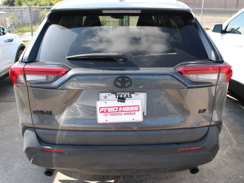 Used 2024 Toyota RAV4 LE FWD image 8