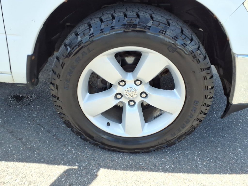 Used 2022 RAM 1500 Classic SLT AWD/4WD image 9