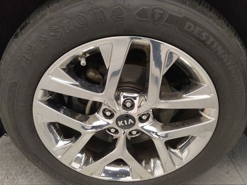 Used 2019 Kia Sorento SX image 31