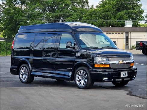 Used 2025 Chevrolet Express 2500 w/ Driver Convenience Package RWD image 10