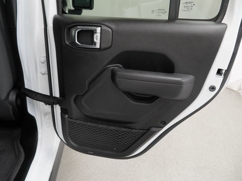 Certified 2024 Jeep Gladiator Sport image 41