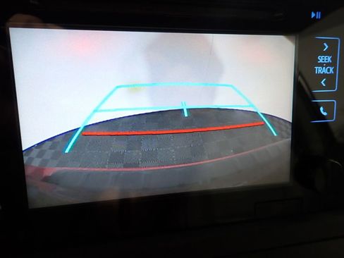 Used 2015 Toyota Sienna XLE w/ XLE Navigation Package image 5