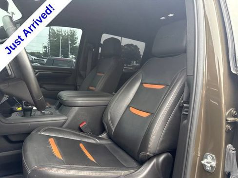 Used 2023 GMC Sierra 1500 AT4 w/ AT4 Preferred Package AWD/4WD image 9