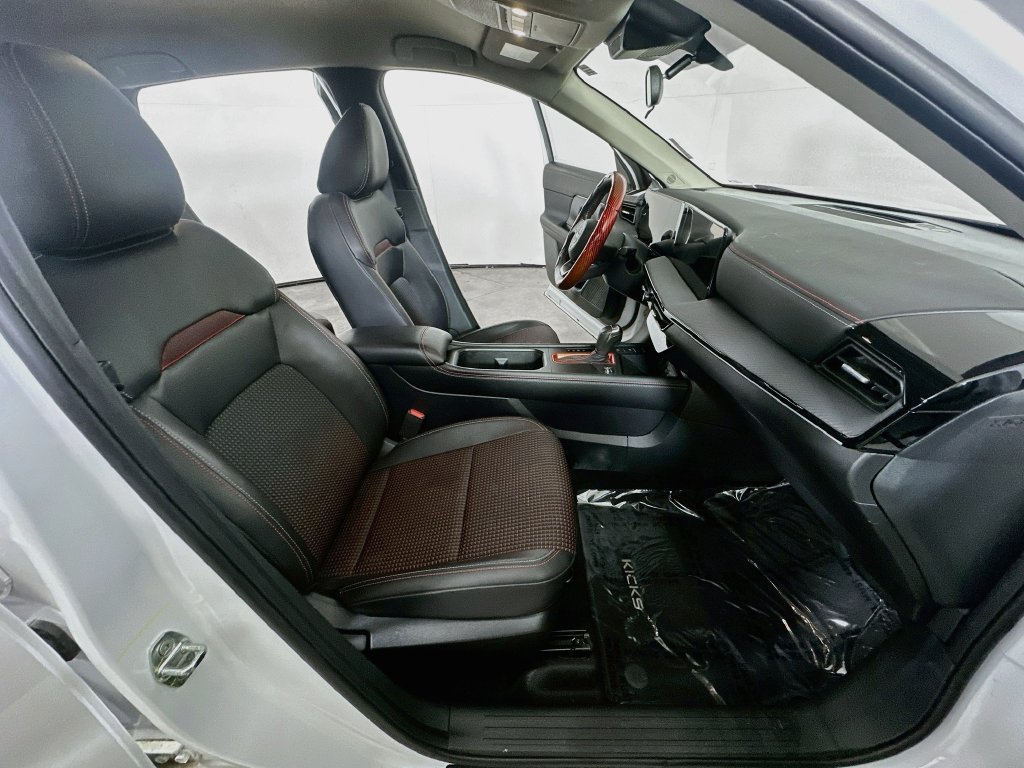 Used 2025 Nissan Kicks SR AWD/4WD image 14