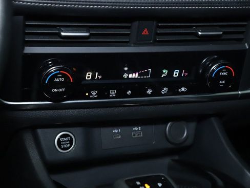 Used 2023 Nissan Rogue SV image 26