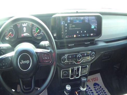 Certified 2024 Jeep Gladiator Sport AWD/4WD image 13