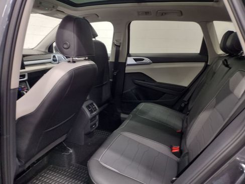 New 2025 Volkswagen Taos SE image 24