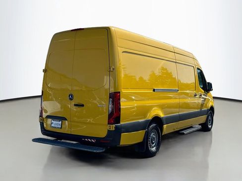 Used 2021 Mercedes-Benz Sprinter 2500 image 4