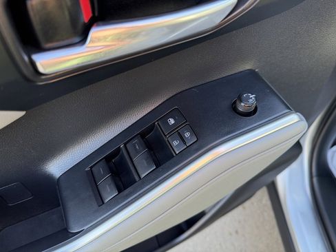 Certified 2023 Toyota Highlander XLE image 10