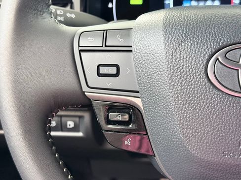 Used 2026 Toyota Camry SE AWD/4WD image 43