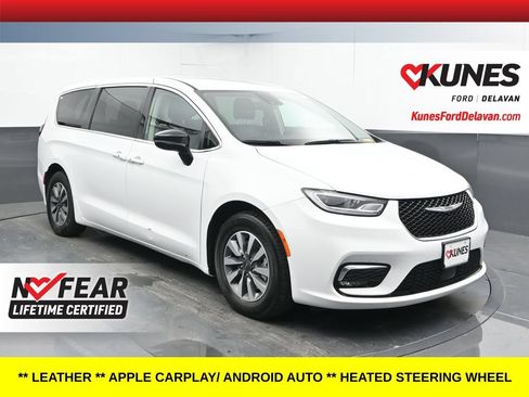 Used 2024 Chrysler Pacifica Limited FWD image 1