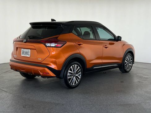 Used 2023 Nissan Kicks SR FWD image 3