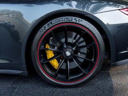 Used 2019 Porsche 911 Speedster RWD image 12