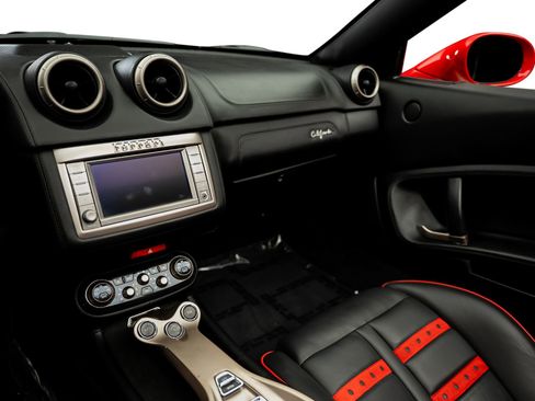 Used 2013 Ferrari California RWD image 45