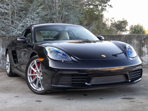 Certified 2024 Porsche 718 Cayman S image 9