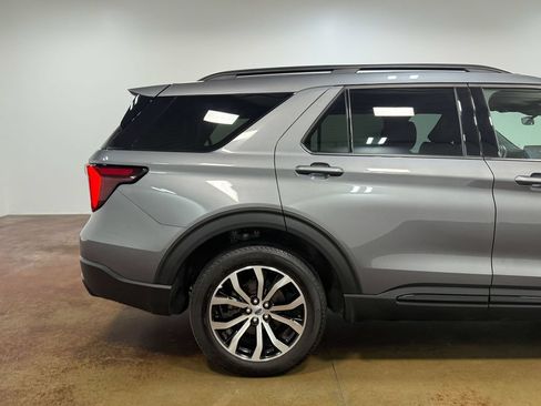 Used 2025 Ford Explorer ST-Line AWD/4WD image 31