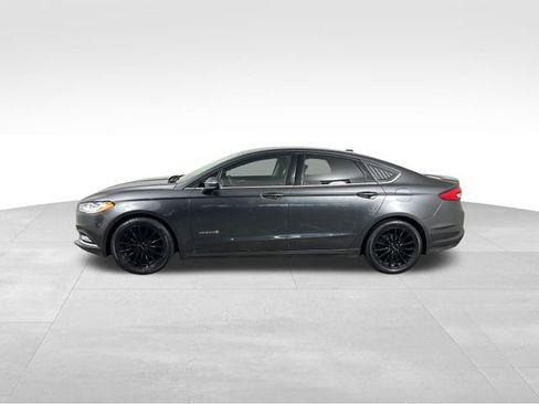 Used 2018 Ford Fusion SE w/ Equipment Group 601A image 3