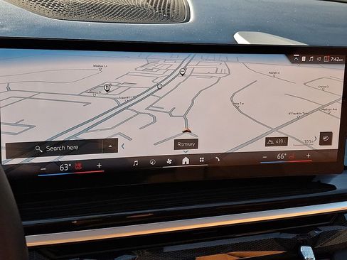 Used 2024 BMW X5 xDrive40i w/ Executive Package image 13