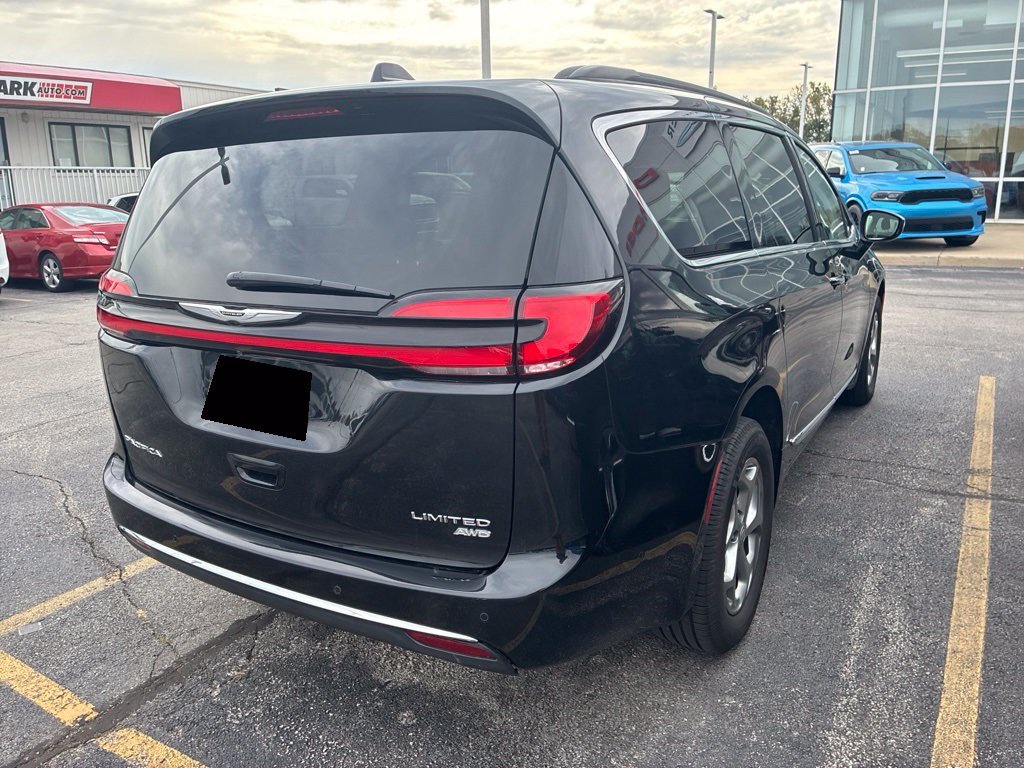 Used 2022 Chrysler Pacifica Limited AWD/4WD image 5