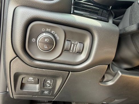 New 2026 RAM 1500 Laramie AWD/4WD image 16