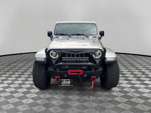 Used 2018 Jeep Wrangler Unlimited Sahara AWD/4WD image 3