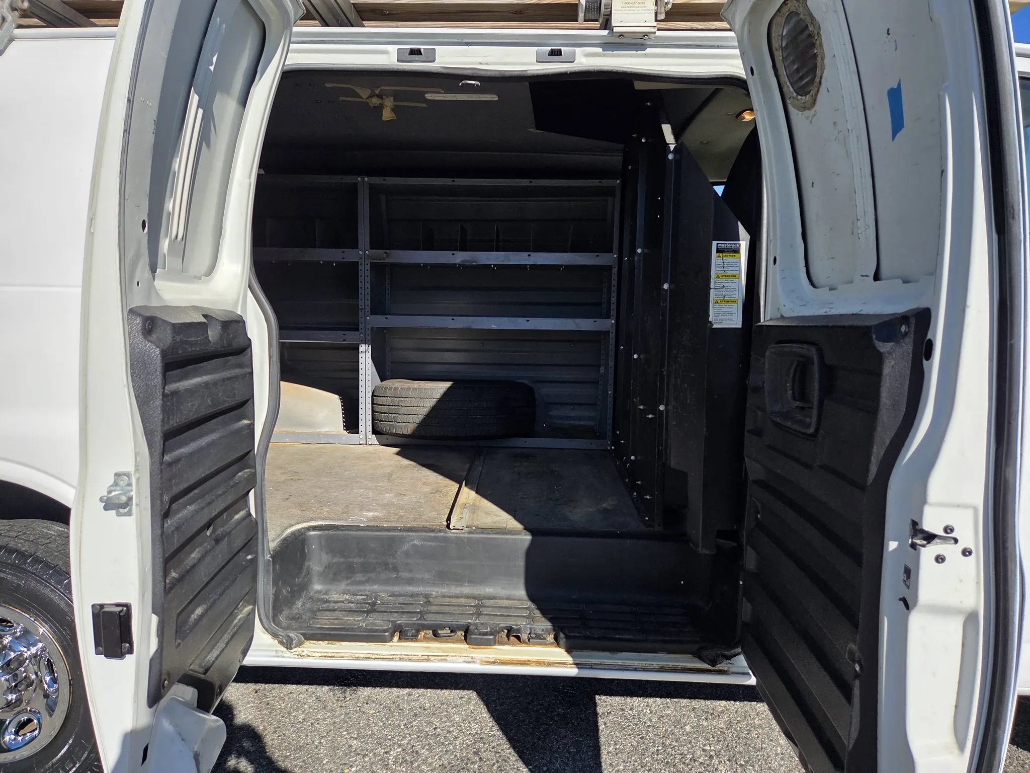 Used 2011 Chevrolet Express 2500 RWD image 17