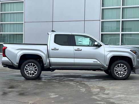 Used 2024 Toyota Tacoma Limited w/ Limited Package (LT) AWD/4WD image 3