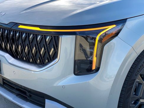 New 2026 Kia Carnival EX image 7