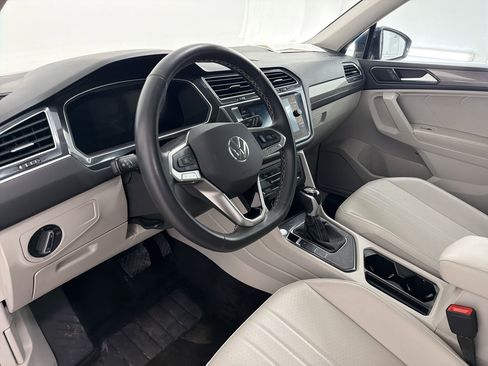 Used 2024 Volkswagen Tiguan SE image 4