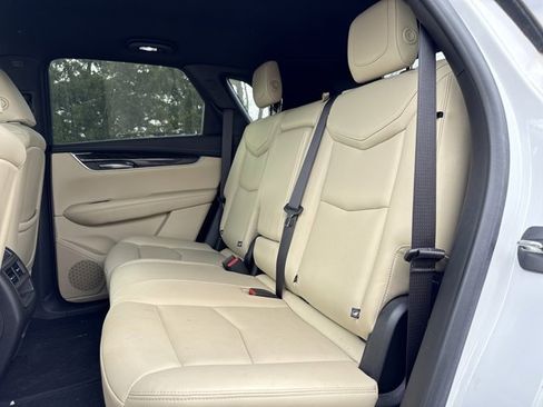 Used 2018 Cadillac XT5 AWD image 12