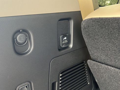 New 2025 Nissan Armada Platinum Reserve image 32