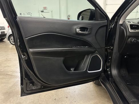 Used 2020 Jeep Compass Latitude image 24