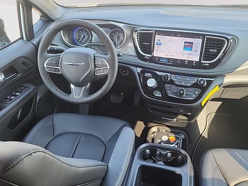 New 2026 Chrysler Pacifica Select FWD image 12