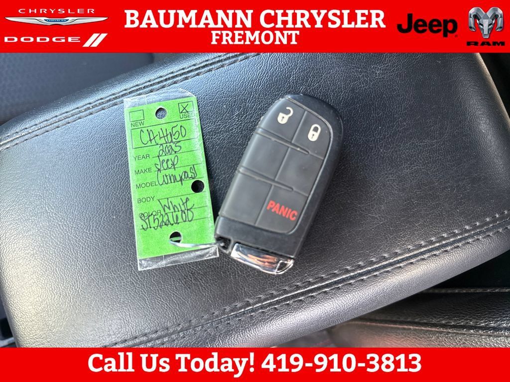 Used 2025 Jeep Compass Trailhawk AWD/4WD image 28