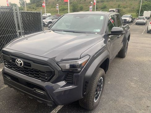 Used 2024 Toyota Tacoma TRD Off-Road w/ TRD Off Road Upgrade Package AWD/4WD image 6