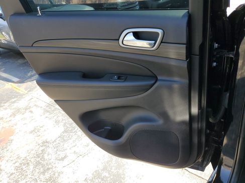 Used 2022 Jeep Grand Cherokee Laredo X RWD image 13