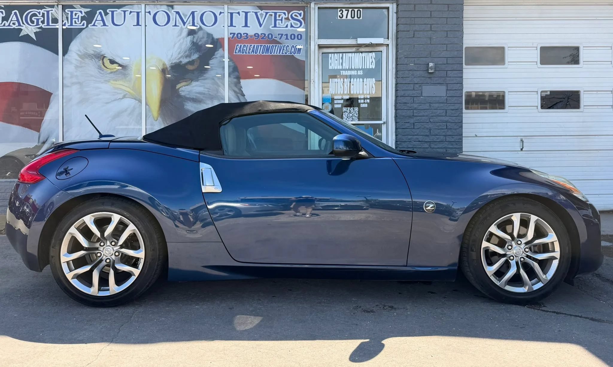 Used 2013 Nissan 370Z Touring RWD image 2
