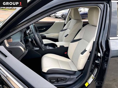 Used 2025 Lexus ES 350 w/ Premium Package image 6