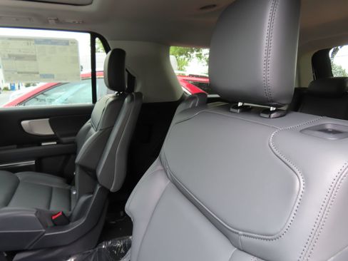 New 2026 Ford Explorer Active w/ Active Comfort Package AWD/4WD image 42