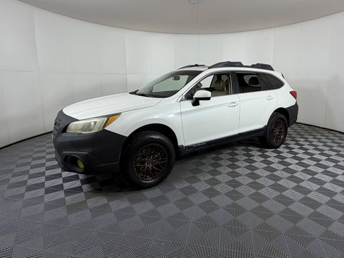 Used 2017 Subaru Outback 2.5i Premium image 2