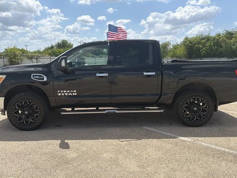 Used 2017 Nissan Titan SV AWD/4WD image 2