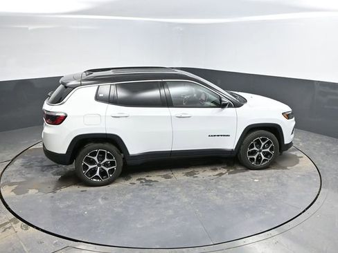 Used 2025 Jeep Compass Limited image 36