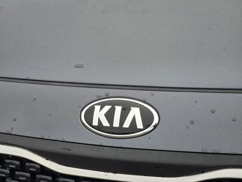 Used 2018 Kia Niro LX image 9