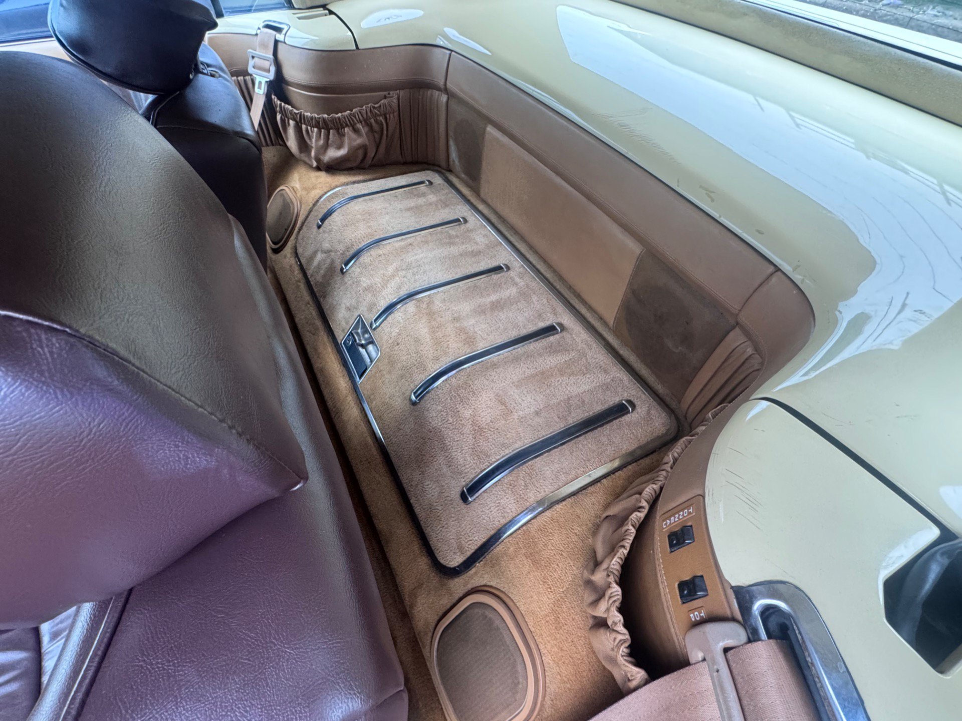 Used 1990 Chrysler TC by Maserati FWD image 6