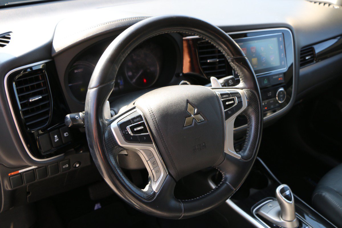 Used 2018 Mitsubishi Outlander SEL AWD/4WD image 17
