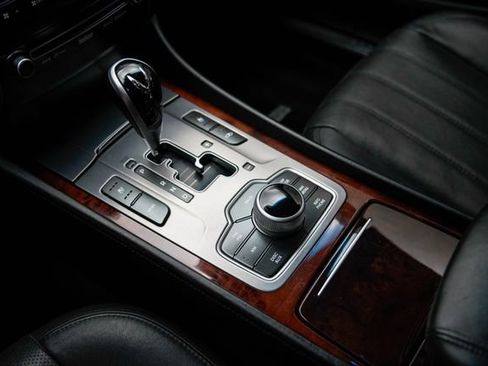 Used 2013 Hyundai Equus Signature RWD image 31