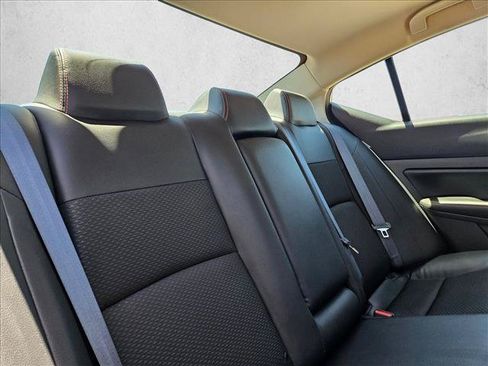Used 2022 Nissan Altima 2.5 SR FWD image 16