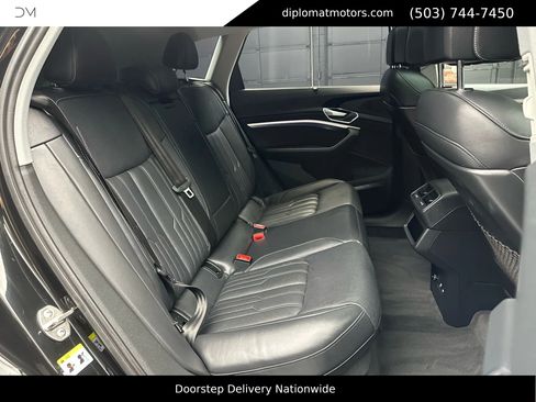 Used 2021 Audi e-tron Prestige image 21