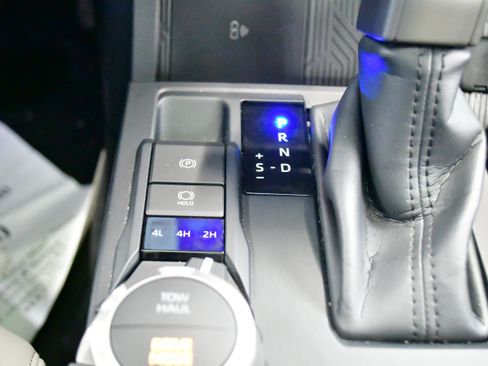 Used 2024 Toyota Tacoma Limited w/ Limited Package (LT) image 57